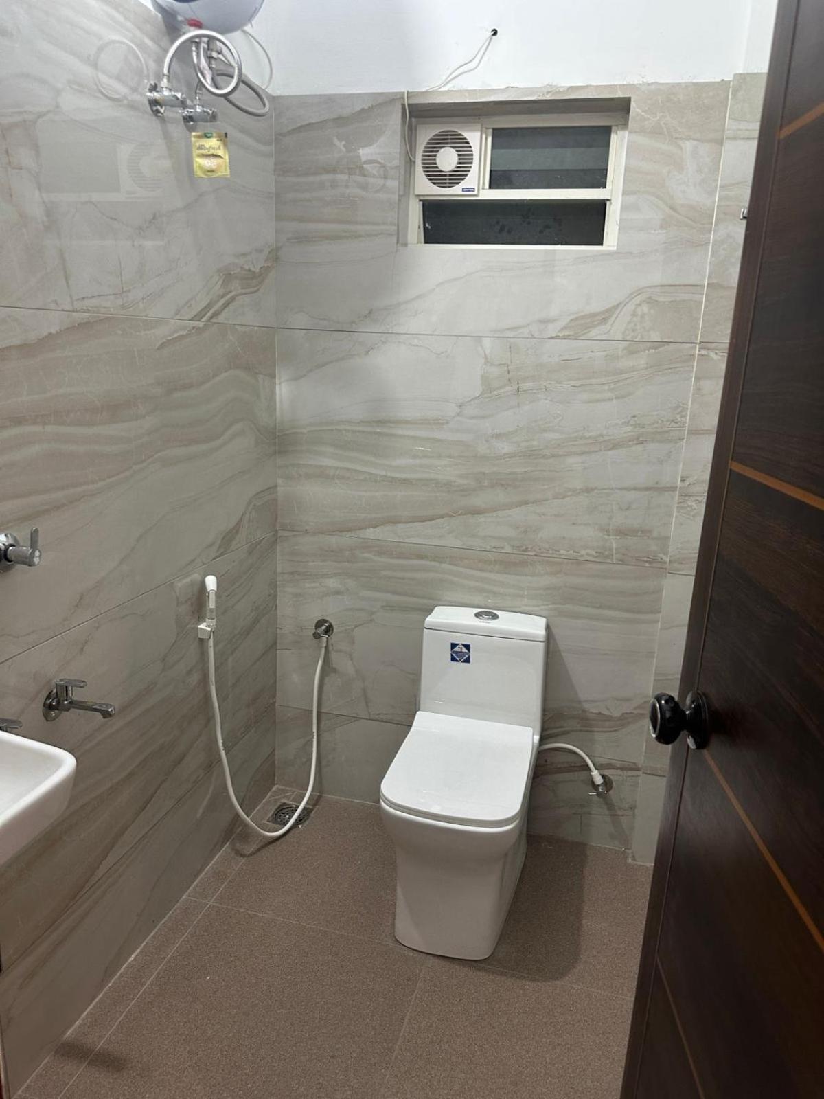 Hotel M M Residency Kochi Esterno foto